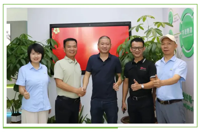 Gli acquirenti del Vietnam visitano SPOTLESS: 